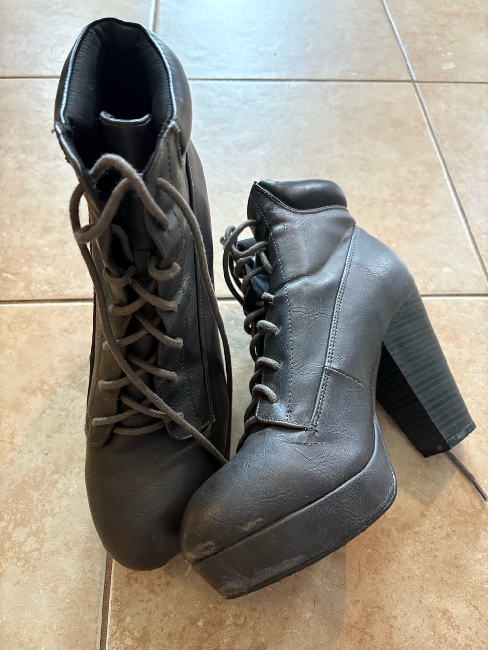 Women's Lace-Up Platform Ankle Boots - Gray
